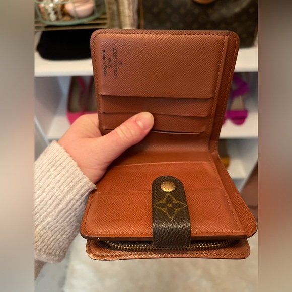 Louis Vuitton Monogram Wallet - Picture 7 of 10